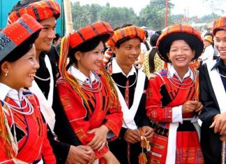 Tìm hiểu về những họa tiết độc đáo trên trang phục của người dân tộc